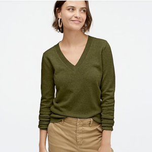 J. Crew 100% Cashmere Fitted V-Neck Sweater. Size Small.
